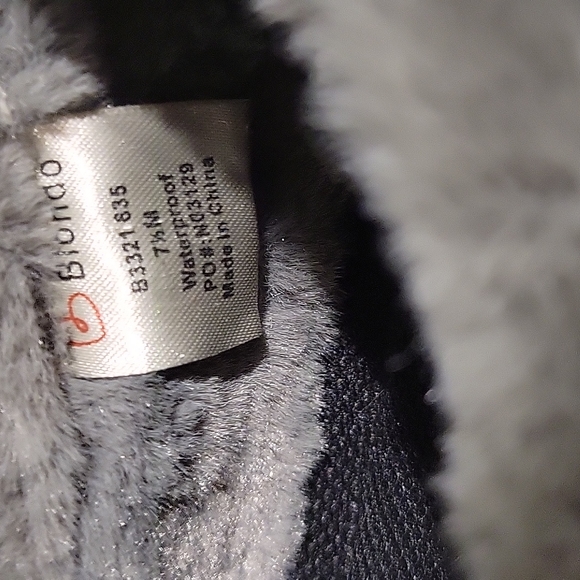 NWT Blondo waterproof slip on sneaker - Picture 4 of 7